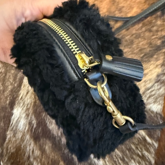 ANYA HINDMARCH
Eyes Leather-Trimmed Shearling Shoulder Bag - Picture 6 of 8